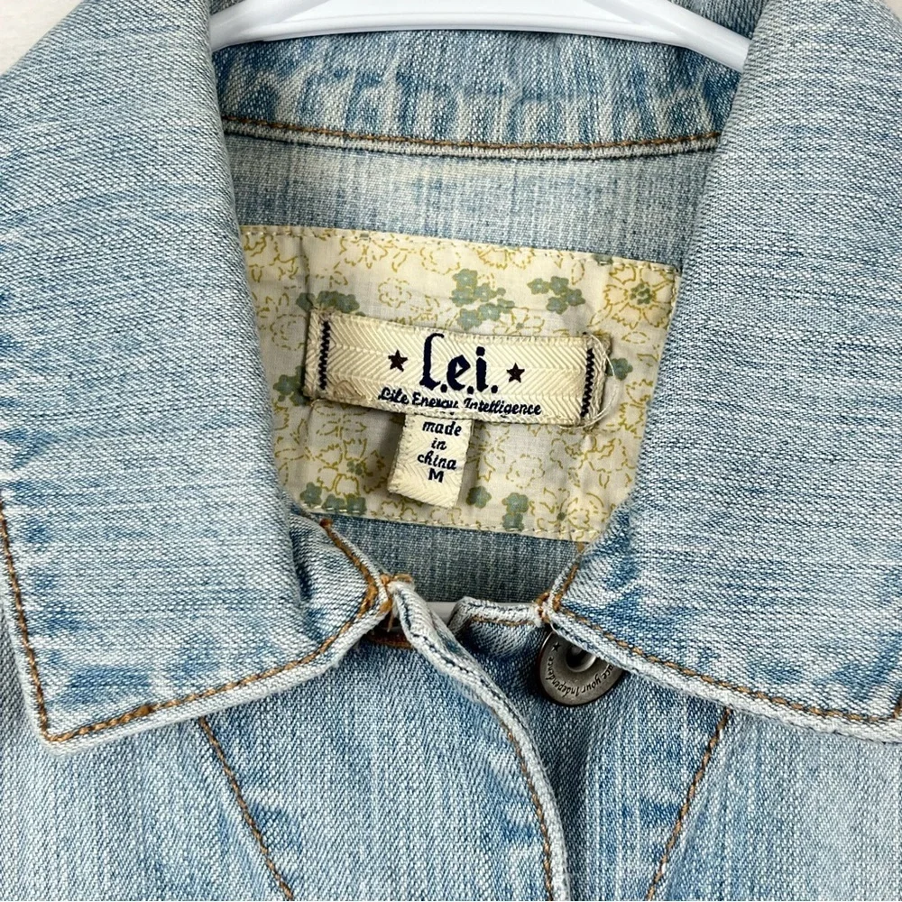 LEI Light Wash Fitted Denim Jacket Women’s Size Medium Distressed Western Y2K